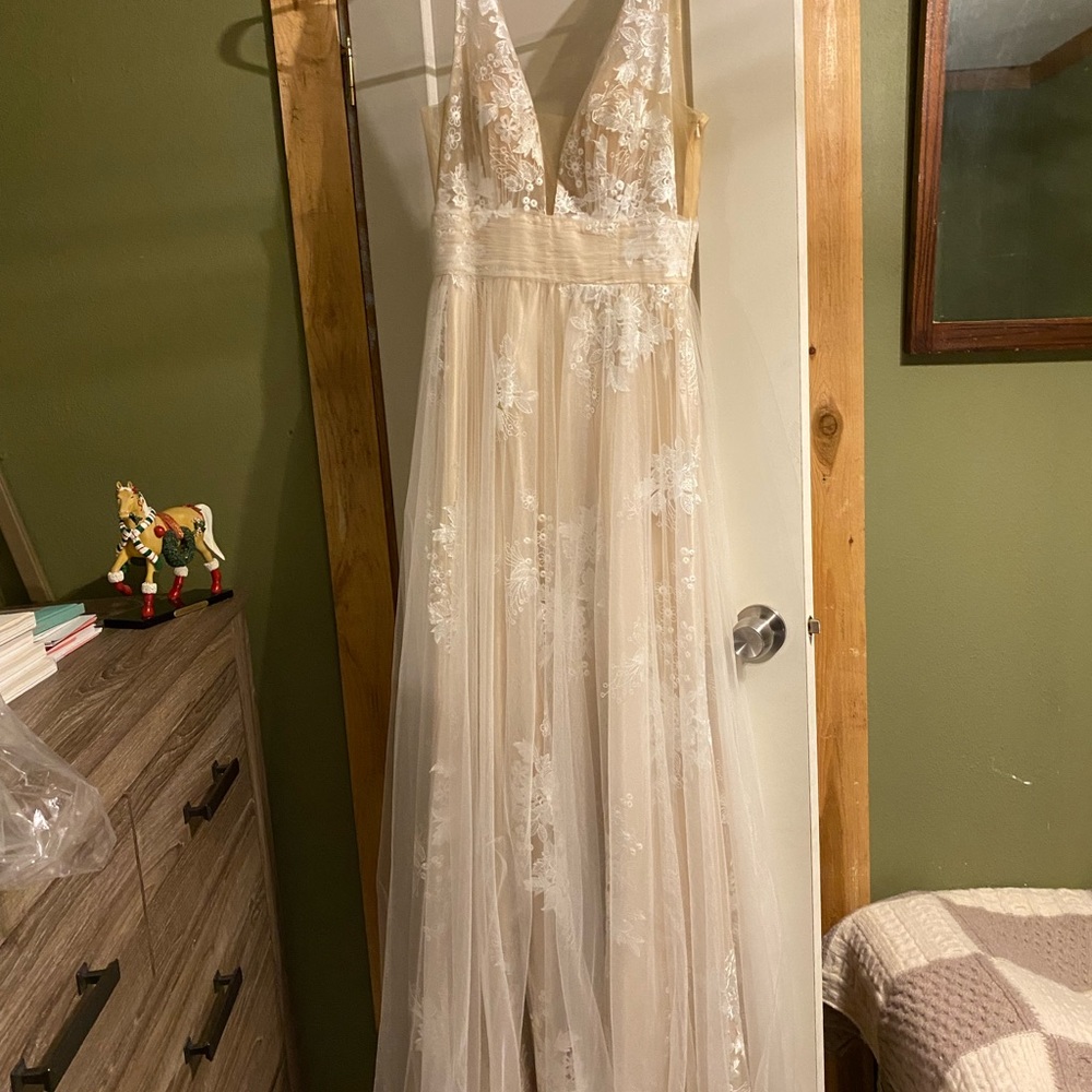 New condition prom dress.